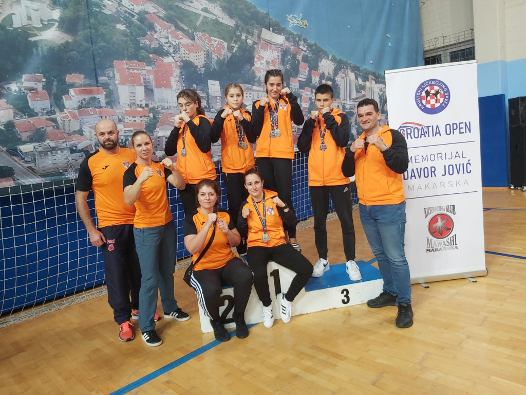 &lt;p&gt;Članovi kickboxing kluba Dalmatino osvojili su sedam medalja na ”Croatia open 2022” turniru&lt;/p&gt;