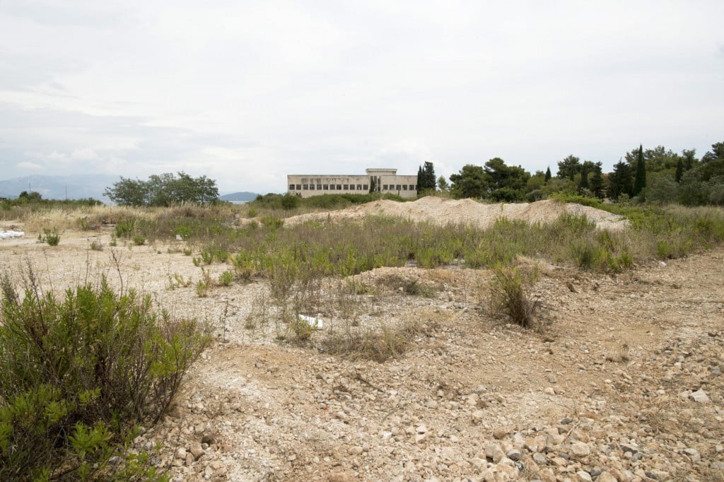 &lt;p&gt;Ministarstvo obrane i dalje ne odobrava prijenos ugovora o korištenju parcele iz 2007. godine s Grada Trogira na ‘treću osobu‘&lt;/p&gt;