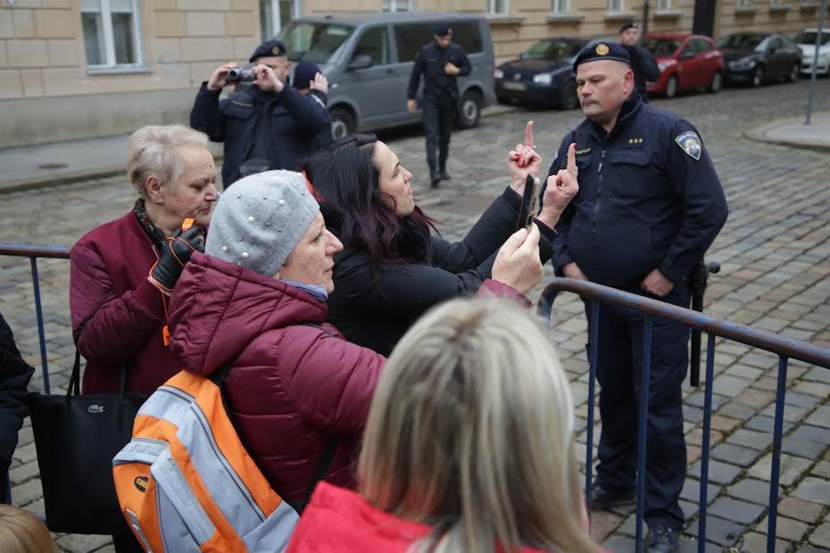 Slobodna Dalmacija Poznata Glumica Na Prosvjedu Pokazala Vladi To Misli O Njihovom Odnosu