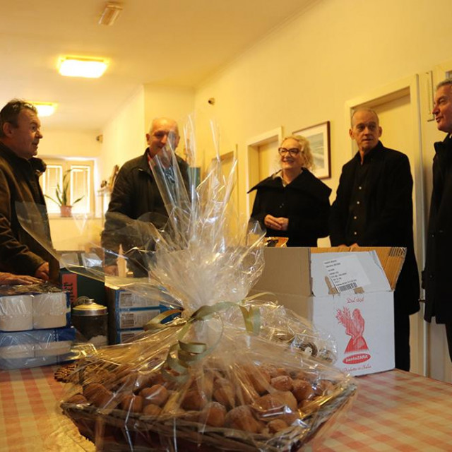 &lt;p&gt;Grad Šibenik donirao korisnike Prenoćišta za beskućnike i Pučke kuhinje&lt;/p&gt;