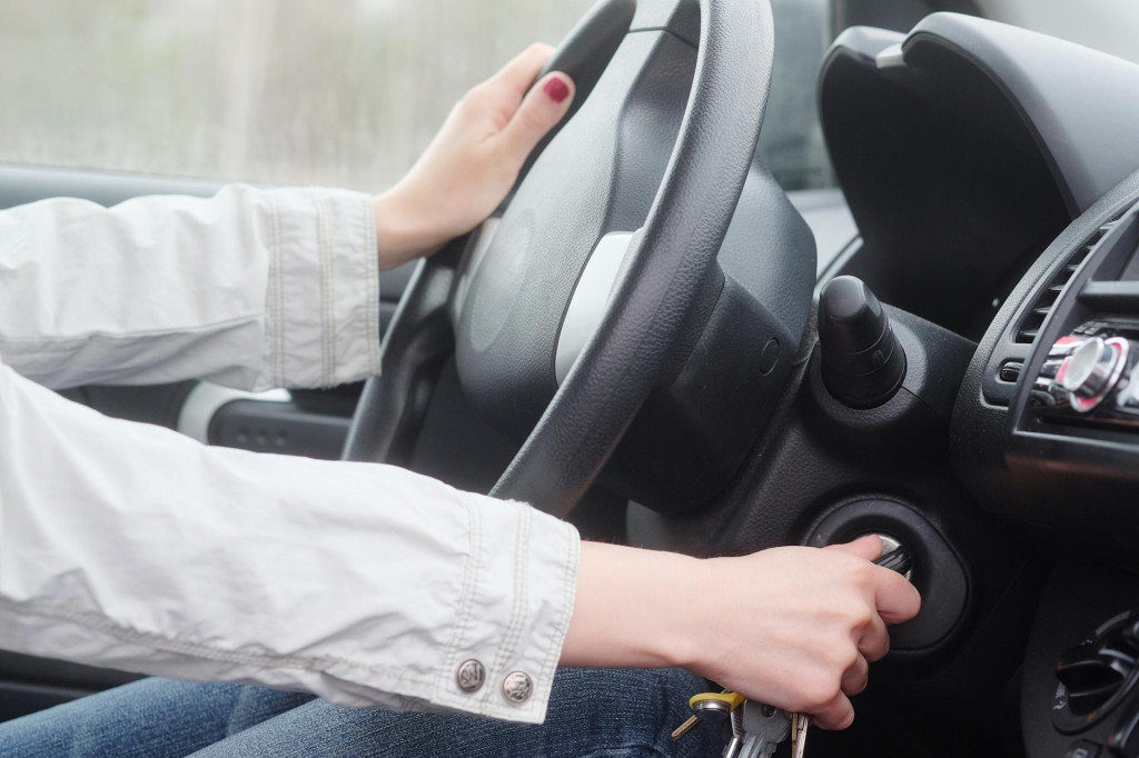 &lt;p&gt;Women driver hand inserting car key and starting engine.&lt;/p&gt;