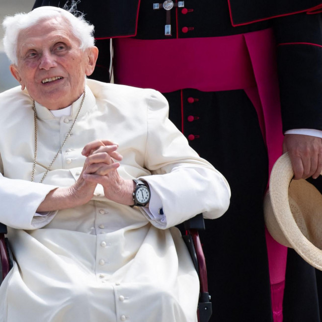 &lt;p&gt;Papa Benedikt XVI.&lt;/p&gt;