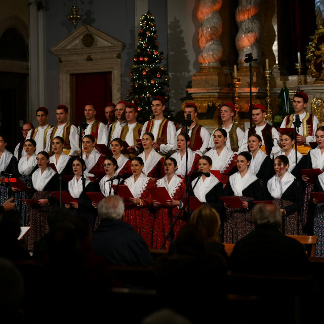 &lt;p&gt;Folklorni ansambl Linđo održao tradicionalni Božićni pjevački koncert&lt;/p&gt;