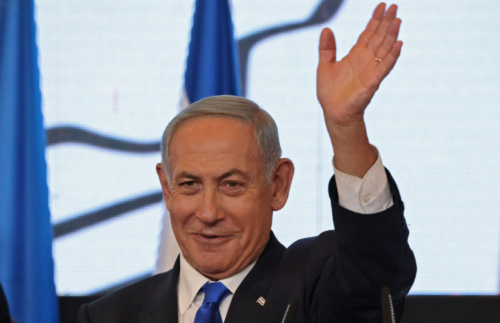 &lt;p&gt;Netanyahu (73), koji se na sudu bori protiv optužbi za korupciju, već je bio premijer najdulje u izraelskoj povijesti, uključujući rekordnih 12 godina mandata od 2009. do 2021. i trogodišnji period u kasnim 90-ima&lt;/p&gt;