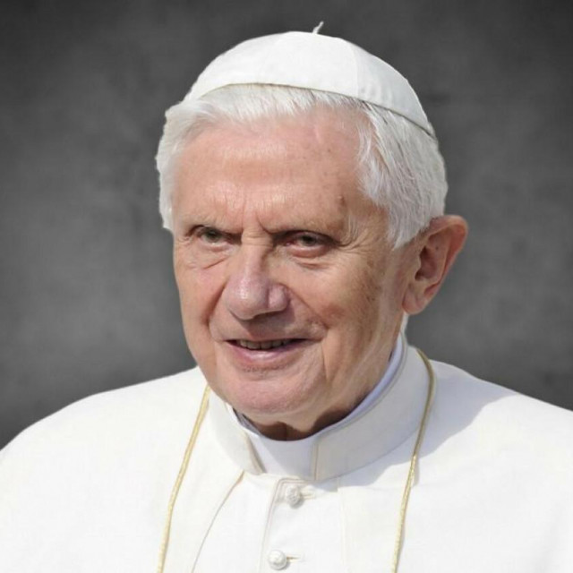 &lt;p&gt;umro je bivši papa Benedikt XVI, Joseph Ratzinger&lt;/p&gt;