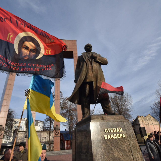 &lt;p&gt;Proslava 114. obljetnive rođenje Stepana Bandere pred njegovim spomenikom u Lavovu&lt;/p&gt;

&lt;p&gt; &lt;/p&gt;