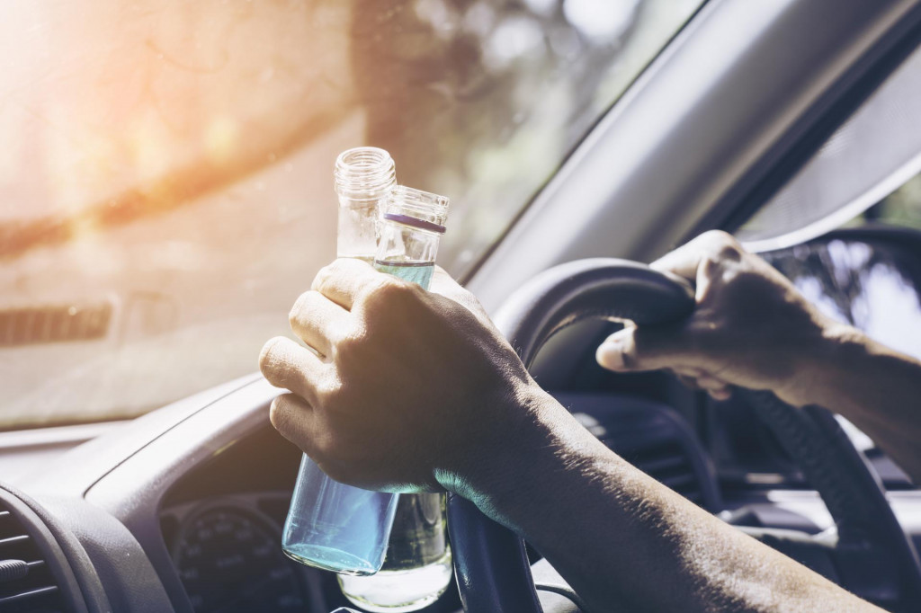 &lt;p&gt;Asian man drinking and driving. Dangerous driving concept.&lt;/p&gt;