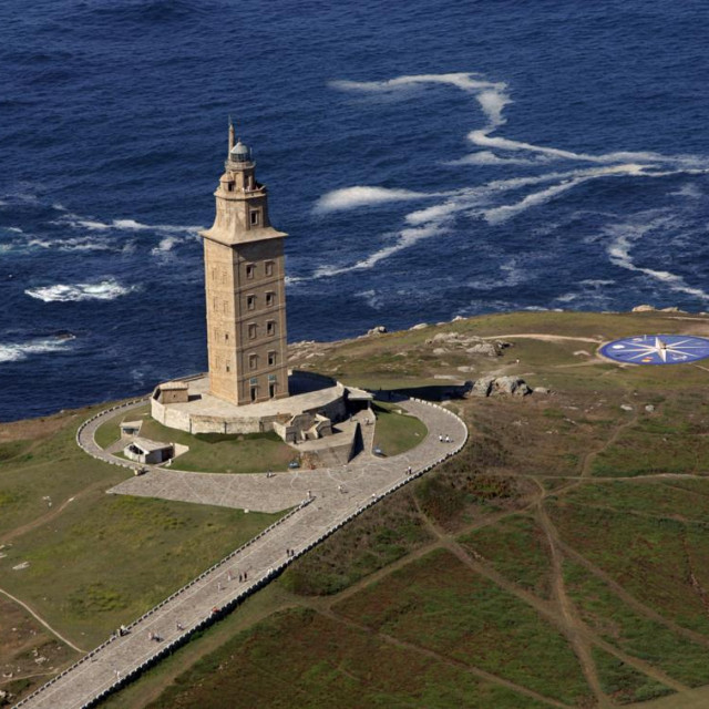 &lt;p&gt;Herkulesova kula visoka je 55 metara i upisana je na UNESCO-ovu listu svjetske baštine&lt;/p&gt;