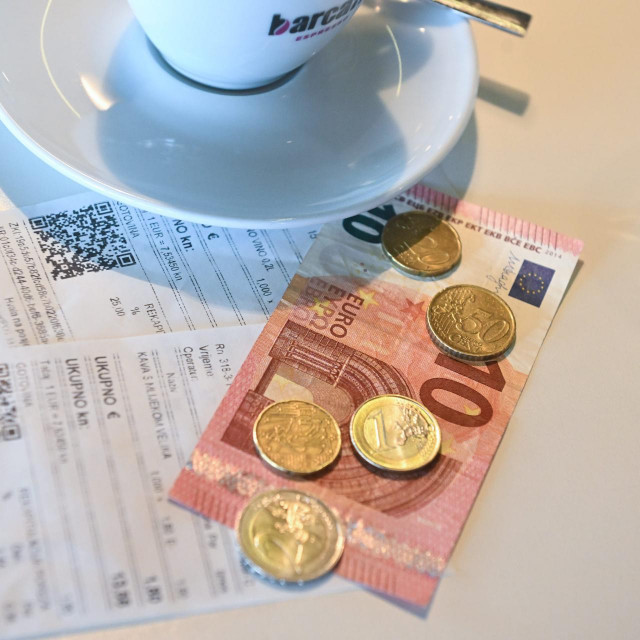 &lt;p&gt;Plaćanje kave u eurima&lt;/p&gt;