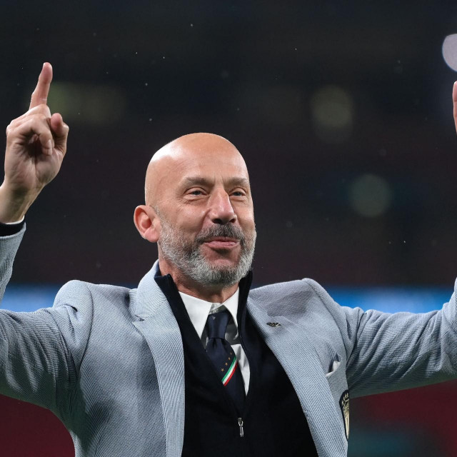&lt;p&gt;Gianluca Vialli pozdravlja navijače nakon pobjede talijanske reprezentacije u finalu Eura 2020.godine&lt;/p&gt;

&lt;p&gt; &lt;/p&gt;

&lt;p&gt; &lt;/p&gt;