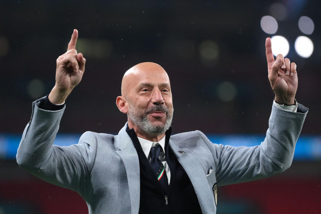 &lt;p&gt;Gianluca Vialli pozdravlja navijače nakon pobjede talijanske reprezentacije u finalu Eura 2020.godine&lt;/p&gt;

&lt;p&gt; &lt;/p&gt;

&lt;p&gt; &lt;/p&gt;