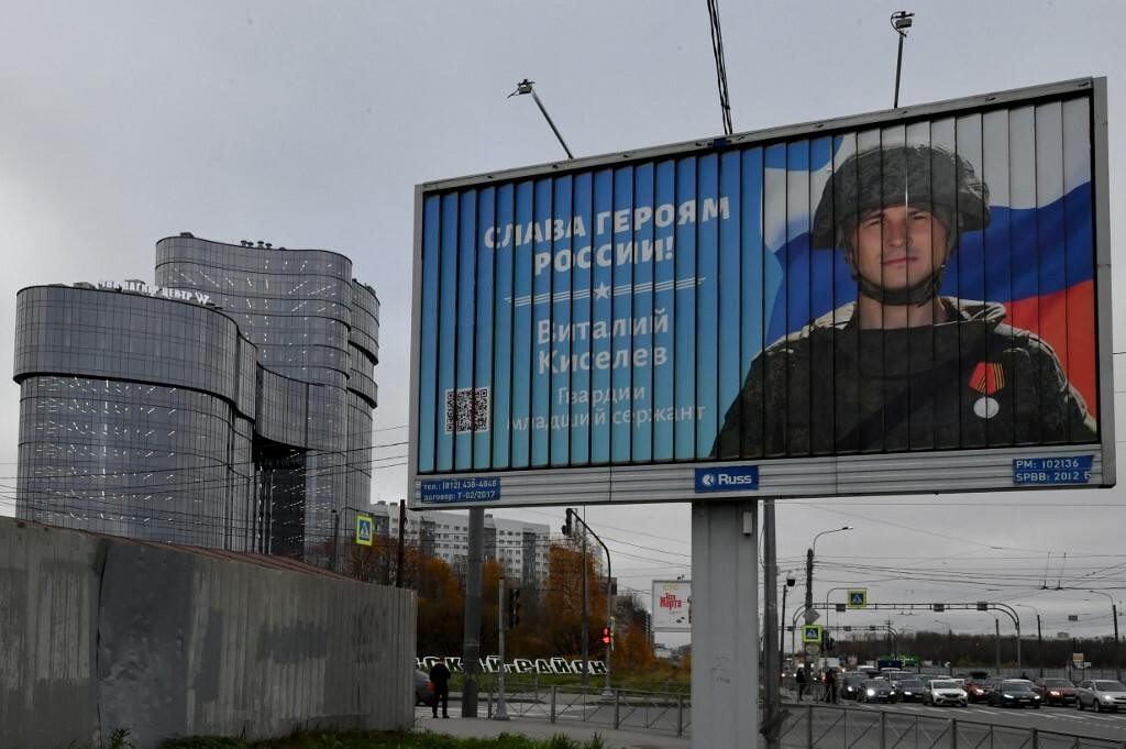 &lt;p&gt;Jumbo plakat koji poziva Ruse u vojsku, zatvorenicima se daje druga vrsta ponude&lt;/p&gt;