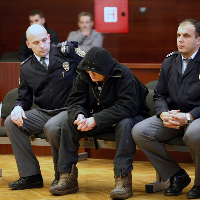 &lt;p&gt;Pravosudni policajci s okrivljenikom Savom Pejovićem u sudnici na izricanju presude 2015. godine&lt;/p&gt;