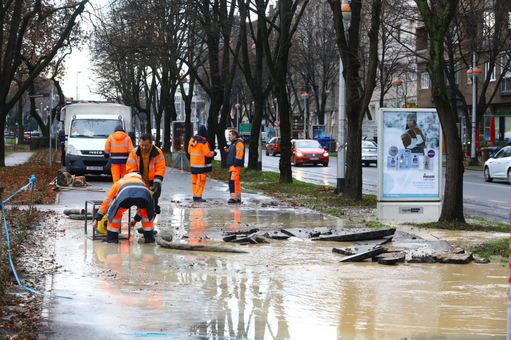 &lt;p&gt;Zagreb, 090123.&lt;br&gt;
Pocetak sanacije magistralnog voda hladne vode na Savskoj cesti.&lt;br&gt;