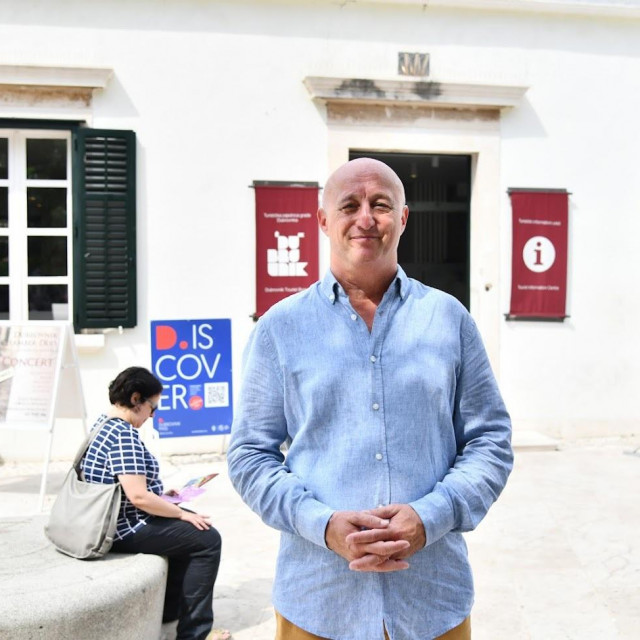 &lt;p&gt;Miro Drašković, direktor Turističke zajednice grada Dubrovnika, ispred zgrade koja je presudom suda vraćena Trebinjcima&lt;/p&gt;