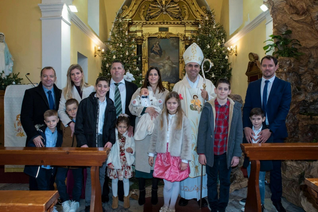 &lt;p&gt;Dubrovački biskup Roko Glasnović s obitelji Vezilić&lt;/p&gt;