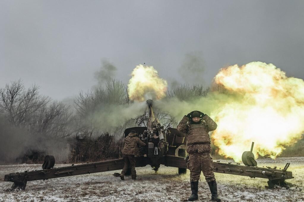 &lt;p&gt;Ukrajinski artiljerci ispaljuju projektile u pravcu ruskih položaja u gradu Marinka, 15. siječnja 2023.&lt;/p&gt;