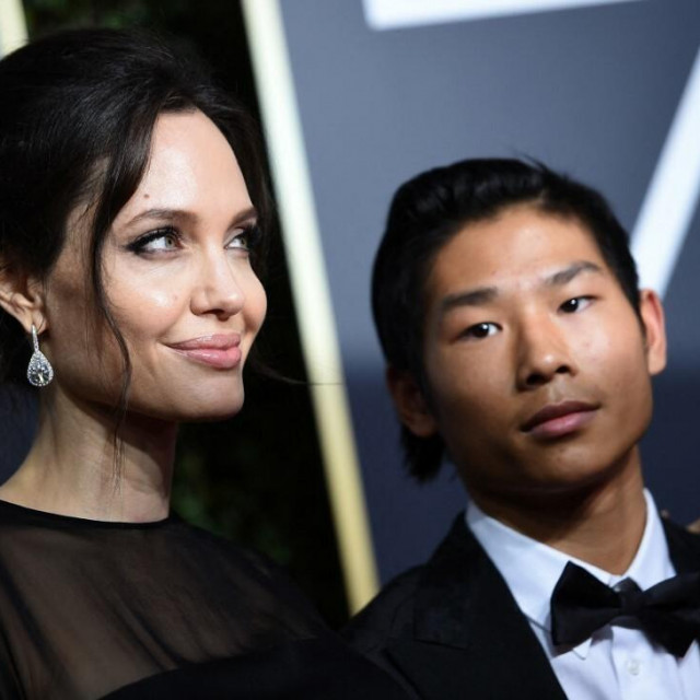 &lt;p&gt;Angelina Jolie i Pax snimljeni 2018. na Beverly Hillsu&lt;/p&gt;