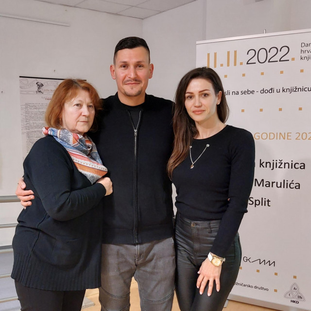 &lt;p&gt;Paolo Kekezović sa majkom Višnjom i suprugom Žanom&lt;/p&gt;