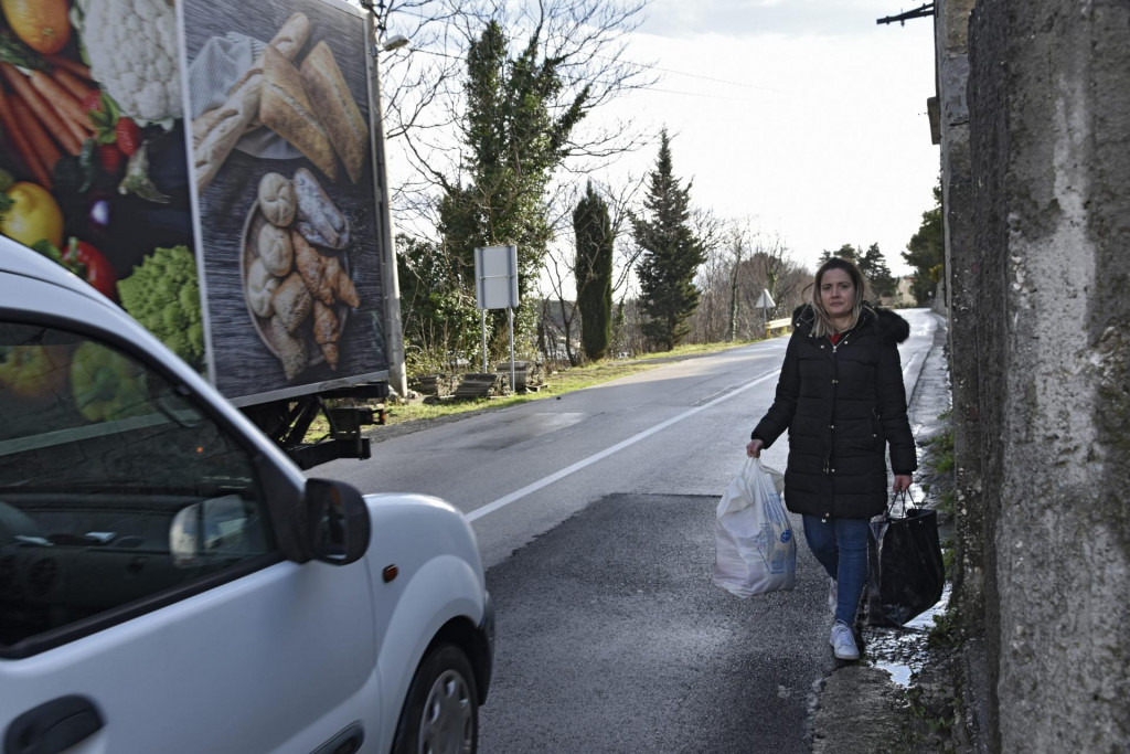 &lt;p&gt;Diana Barić sa svojom obitelji svakodnevno svjedoči pogibelji na prometnici Žrnovnica - Srinjine - Tugare&lt;/p&gt;