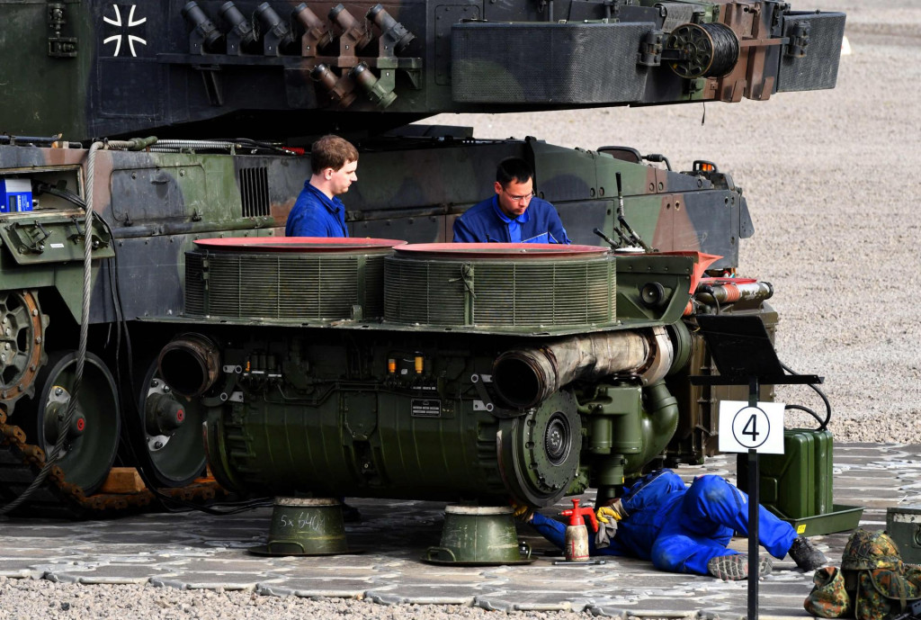 &lt;p&gt;Stotine tehničara danonoćno rade na poravku oružja iz Ukrajine (ilustracija)&lt;/p&gt;