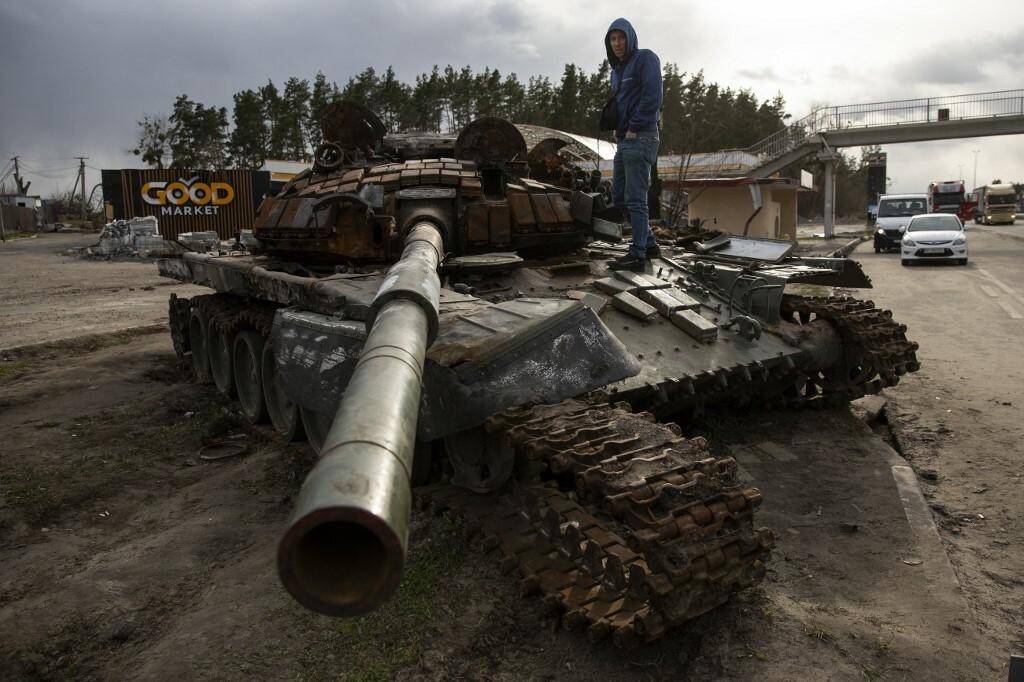 &lt;p&gt;Uništeni ruski tenk oko Kijeva&lt;/p&gt;