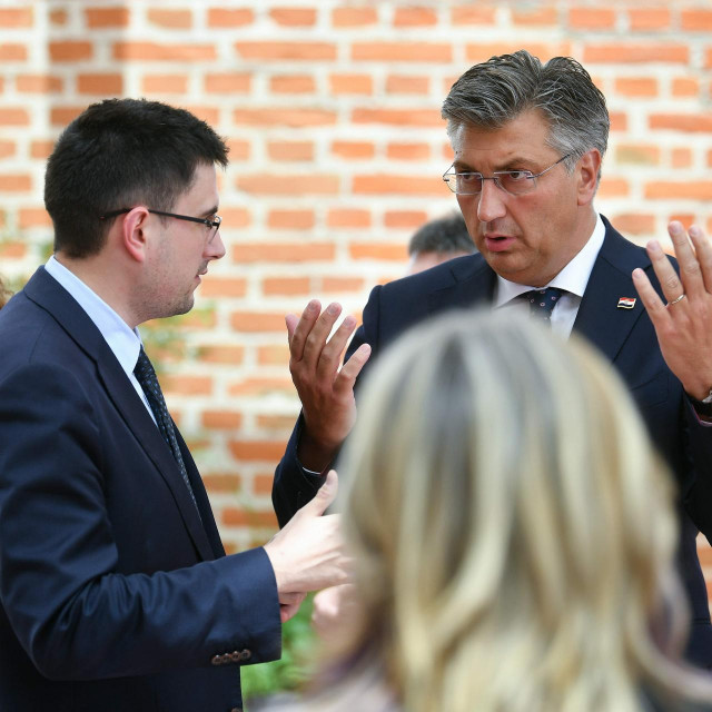 &lt;p&gt;Glasnogovornik Marko Milić&lt;br&gt;
s predsjednikom Vlade RH Andrejom Plenkovićem&lt;/p&gt;