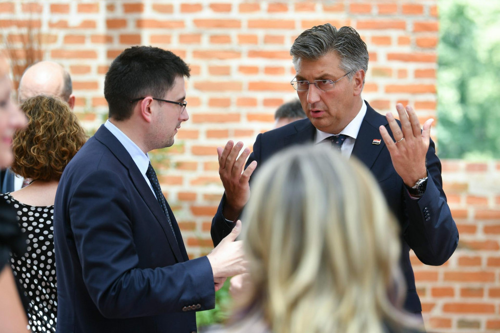 &lt;p&gt;Glasnogovornik Marko Milić&lt;br&gt;
s predsjednikom Vlade RH Andrejom Plenkovićem&lt;/p&gt;
