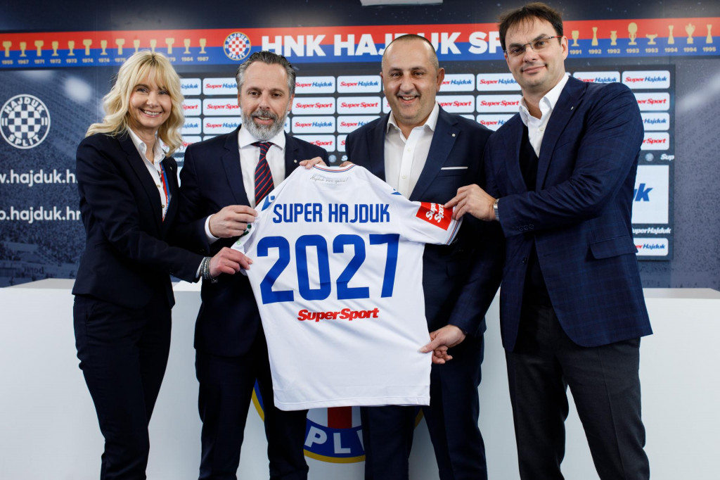 &lt;p&gt;Supersport i HNK Hajduk potisalli novi sponzorski ugovor. Poljud 03.02.2023. Foto Robert Matić&lt;/p&gt;