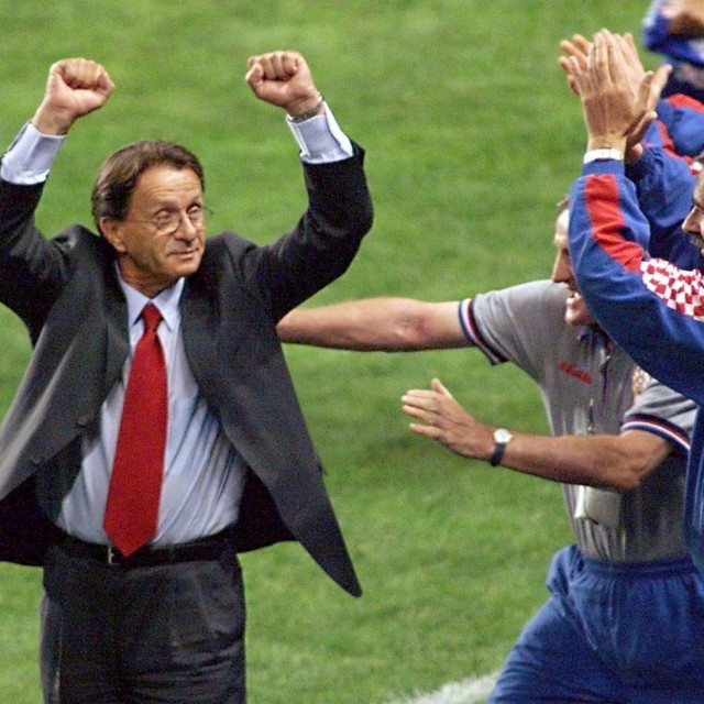&lt;p&gt;Ćiro Blažević slavi treće mjesto na Svjetskom prvenstvu u Francuskoj 1998. godine&lt;/p&gt;