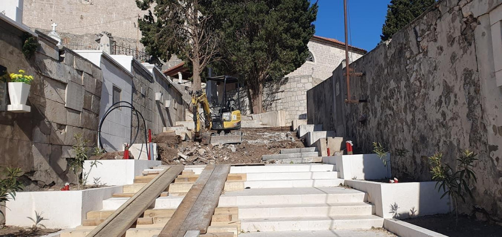 &lt;p&gt;Nastavljaju se radovi na obnovi stubišta na Groblju sv. Ane&lt;/p&gt;