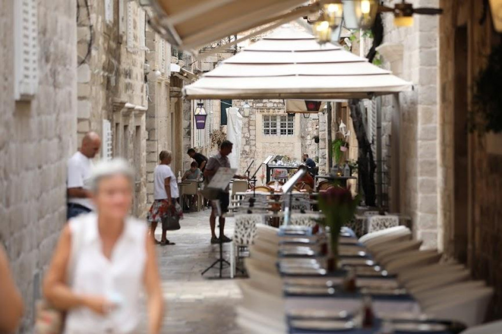 &lt;p&gt;Prijeko, ulica s najviše restorana u Dubrovniku, ilustracija&lt;/p&gt;