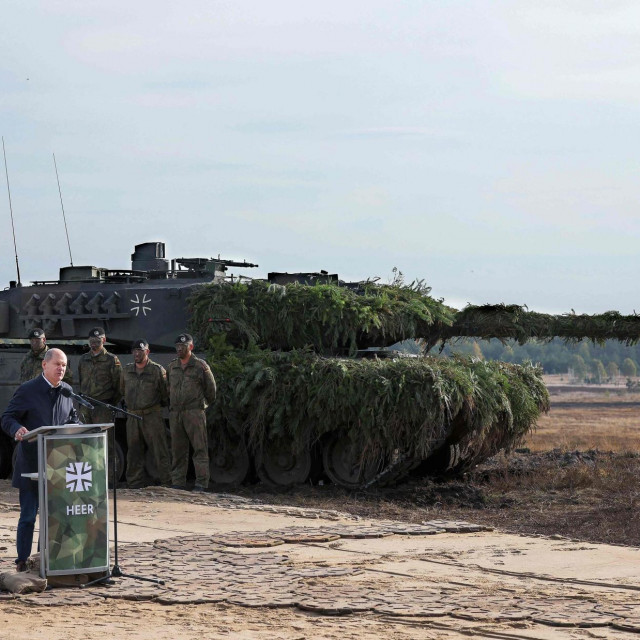 &lt;p&gt;Olaf Scholz i tenk Leopard 2 &lt;/p&gt;