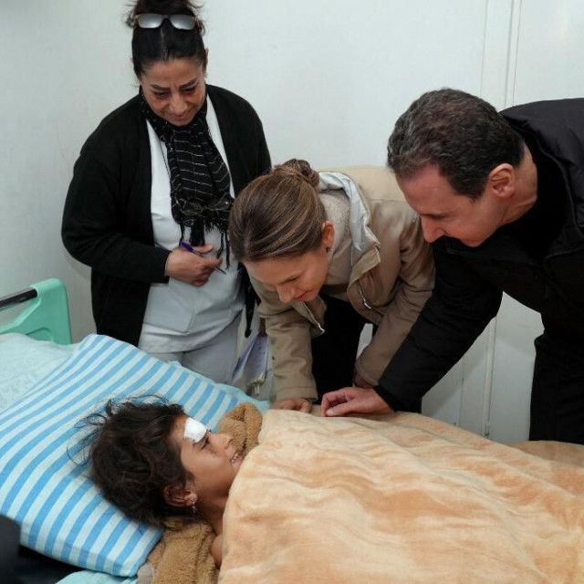 &lt;p&gt;Sirijski predsjednik i prva dama u obilasku bolnica&lt;/p&gt;