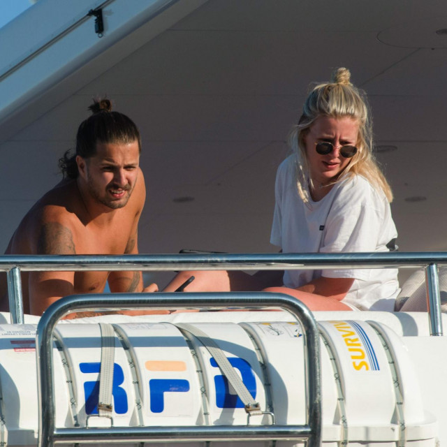 &lt;p&gt;Liam Stewart i Nicole Artukovich snimljeni prije tri godine na brodskoj palubi na vezu u Splitu&lt;/p&gt;