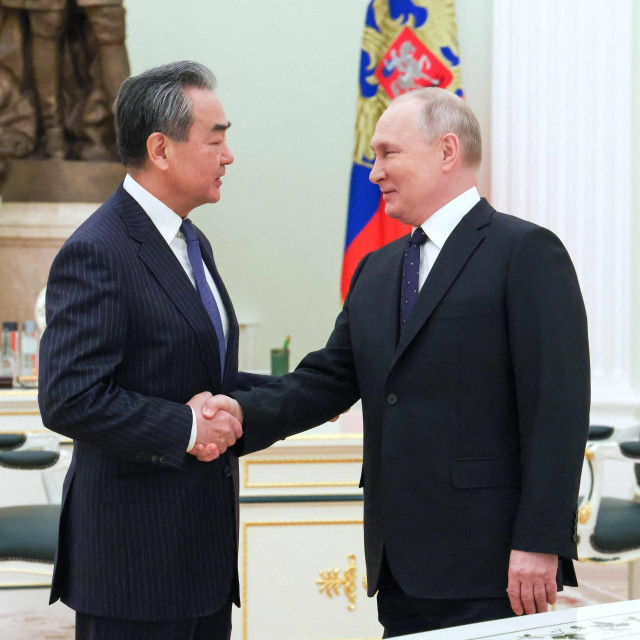 &lt;p&gt;Wang Yi i Vladimir Putin - kineski mirovni plan pomaže ruskim ratnim naporima&lt;/p&gt;