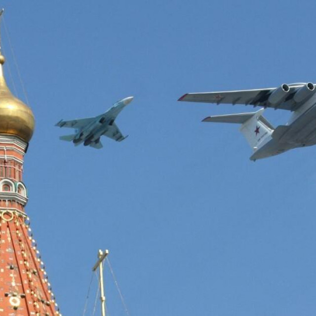 &lt;p&gt;Ruski A-50 i Suhojevi-27 iznad Crvenog trga &lt;/p&gt;
