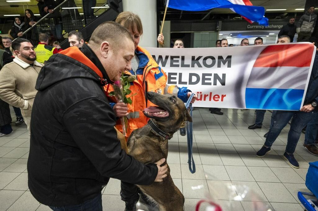 &lt;p&gt;Svečani doček nizozemskih spašavatelja i potražnih pasa iz Turske i Sirije u Nizozemskoj&lt;/p&gt;