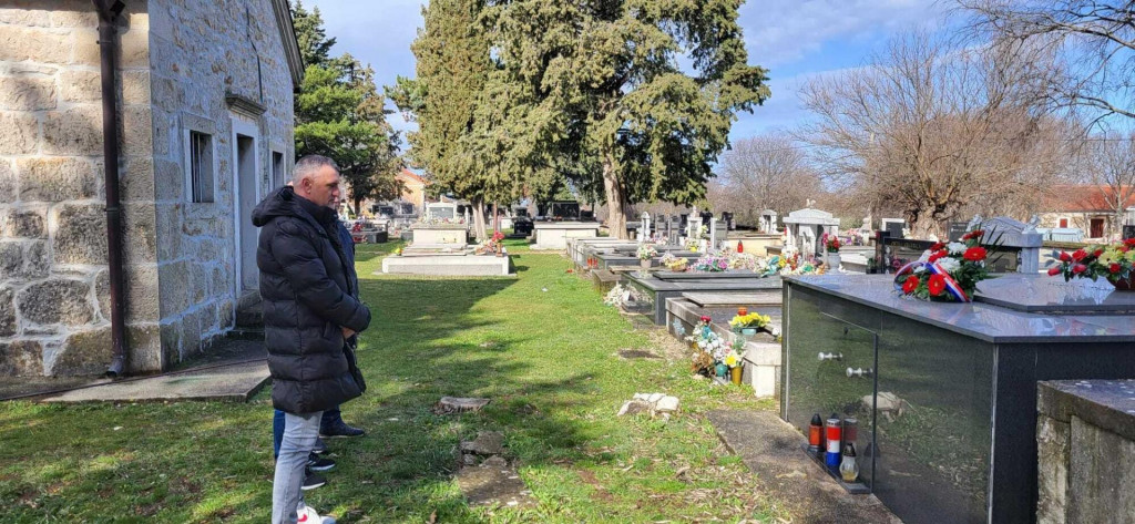 &lt;p&gt;Na groblju u Mirloviću odana počast braniteljima poginulima u akciji Nos Kalik&lt;/p&gt;