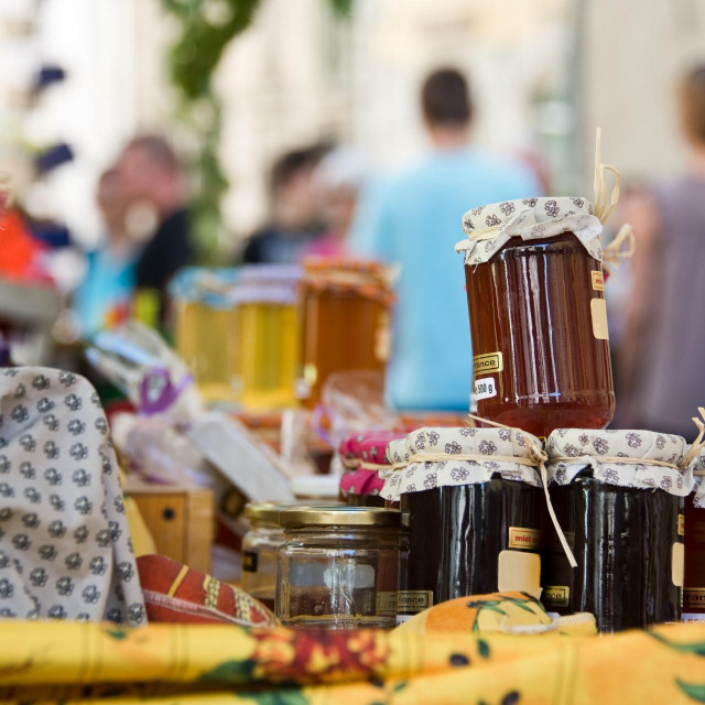&lt;p&gt;Homemade honey pots on a provencal market, France&lt;/p&gt;