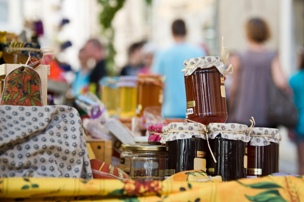 &lt;p&gt;Homemade honey pots on a provencal market, France&lt;/p&gt;
