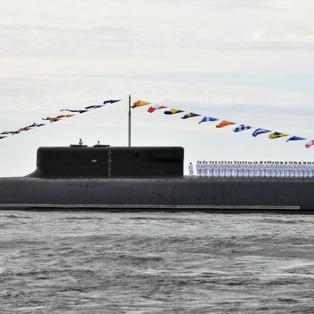 &lt;p&gt;Ruska podmornica Knjaz Vladimir s balističkim projektilom&lt;/p&gt;