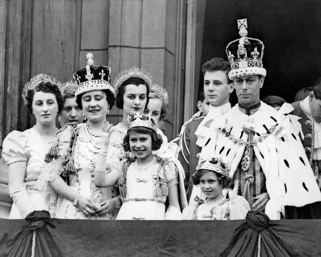 &lt;p&gt;Na fotografiji kraljevske obitelji nije bilo mjesta za rođakinje Catherine i Nerissu Bowes-Lyon&lt;/p&gt;

&lt;p&gt; &lt;/p&gt;

&lt;p&gt; &lt;/p&gt;