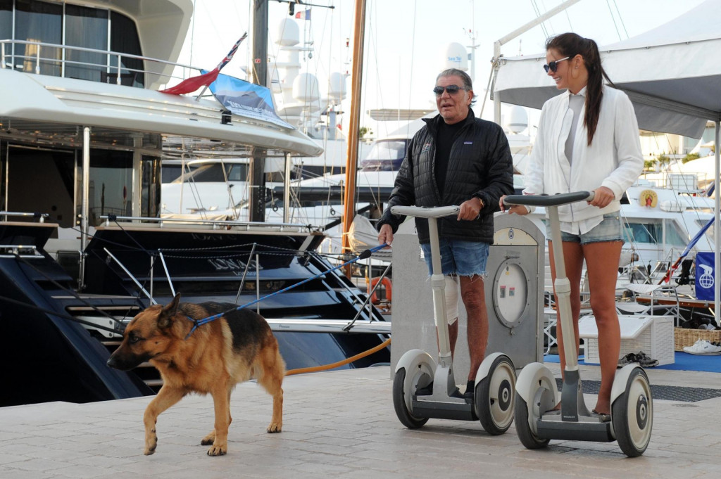 &lt;p&gt;Roberto Cavalli i Sandra Nilsson u Cannesu 2014. godine&lt;/p&gt;
