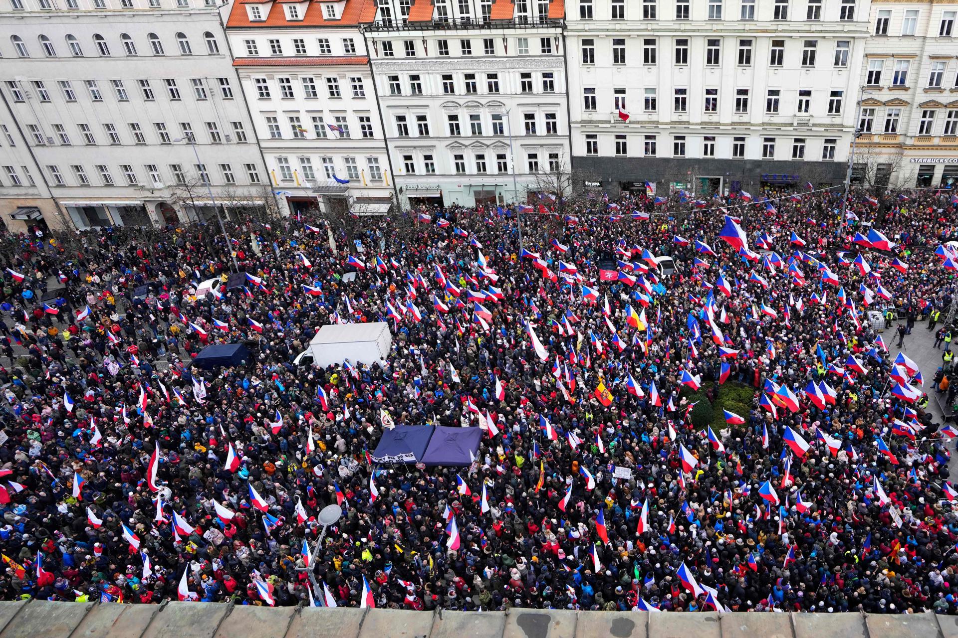 Политика против правительства. Социальный протест. Митинг Украина. Митинг в Чехии.