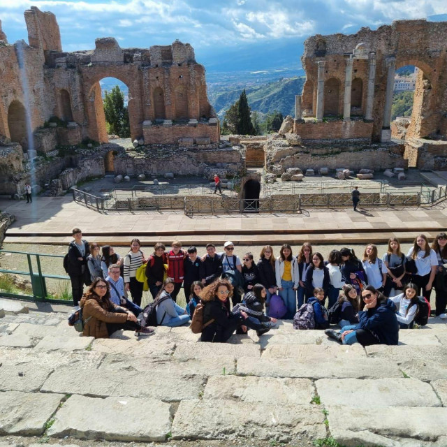 &lt;p&gt;Učenici OŠ Meterize vratili se puni pozitivnih dojmova sa studijskog putovanja na Siciliju&lt;/p&gt;