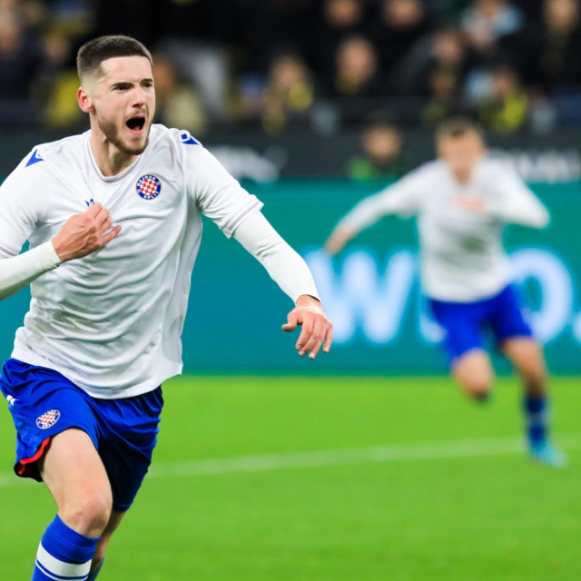 &lt;p&gt;Mate Antunović slavi gol za vodstvo Hajduka&lt;/p&gt;
