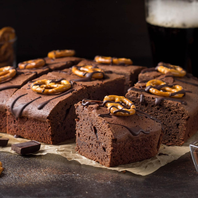 &lt;p&gt;Chocolate brownie on dark beer with salted pretzels and chocolate. Delicious brutal dessert for men, sweet food&lt;/p&gt;