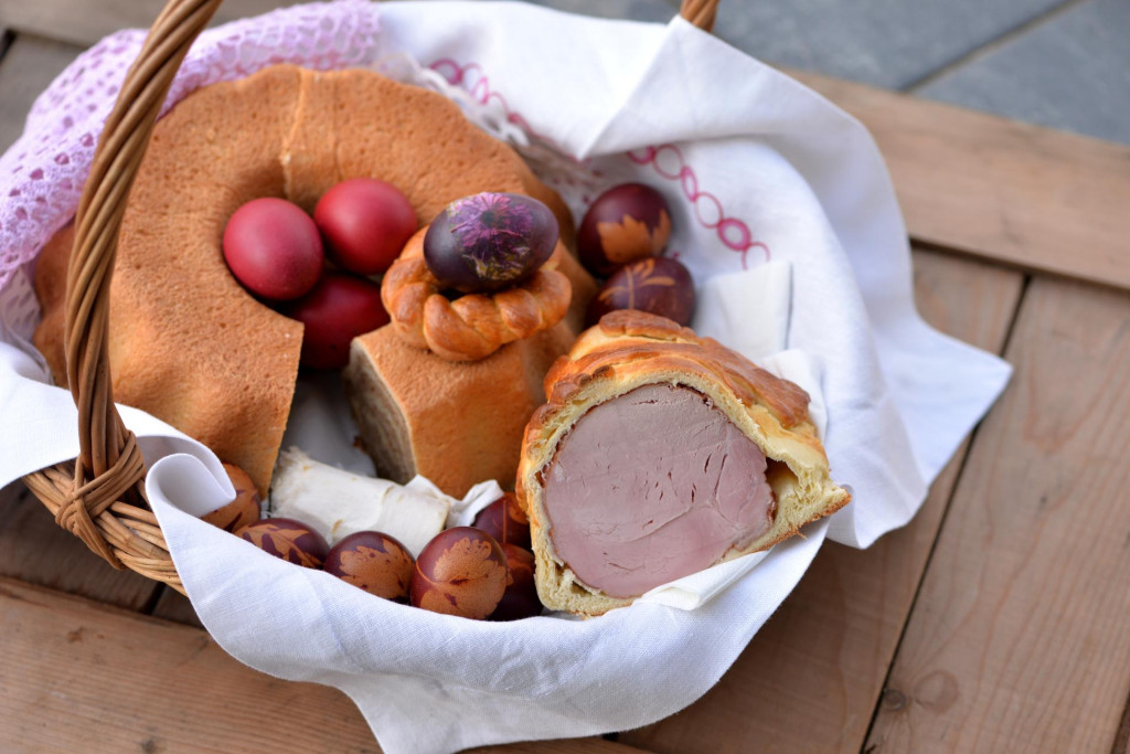 &lt;p&gt;Basket with Easter foodsmoked ham in sweet bread, potica - traditional walnut roll, home painted eggs, an egg in bread roll in a shape of nest and horse radish on white tablecloth in Easter basket&lt;/p&gt;