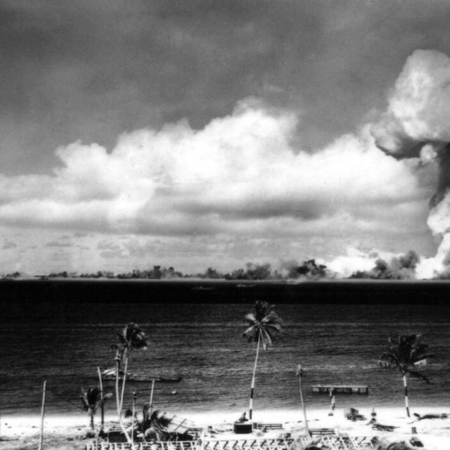 &lt;p&gt;Peta nuklearna bomba ekplodirala je 2. veljače 1950. godine na Maršalovom otočju (atol Bikini)&lt;/p&gt;